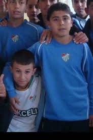 Sağ bek ve stoper mevkilerinde görev yapan sadık çiftpınar aslen adana'lıdır 1993 yılında adana'da dünyaya gelmiştir. Futbolcularin Kucukluk Fotograflari Sasirtti Ihlas Haber Ajansi 4