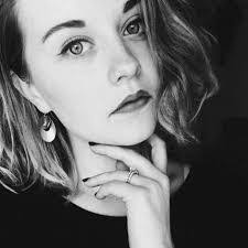 Kari Coates's Instagram, Twitter & Facebook