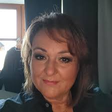 Sie nennt sich selbst die »Muskflüsterin«, will bei der Wahlparty von  US-Präsident Trump gewesen sein, plaudert mit Identitären und hat jetzt  angeblich in den USA Asyl beantragt: die rechte Influencerin Naomi Seibt