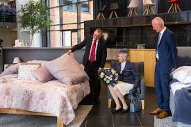 Bei dänisches bettenlager findest du grossartige angebote. Hoher Besuch Danische Konigin Margrethe Ii Besucht Die Deutschlandzentrale Von Presseportal