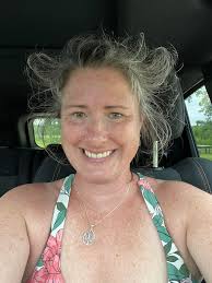 What type of rocks are found at Fort Sheridan beach?