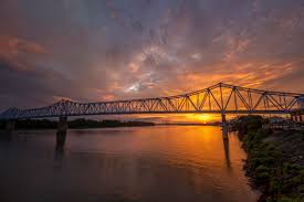 'putri indahsari tanjung, masih sangat muda, umur 23 tahun,' ujar jokowi saat memperkenalkan putri yang merupakan anak dari pengusaha chairul tanjung. Glover Cary Bridge Smothers Park Ohio River Owensboro Kentucky Oc 5184 X 3456 Infrastructureporn