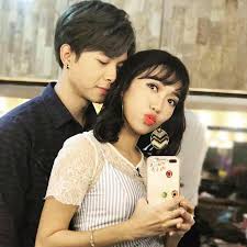 Khác với hình ảnh hài hước, tưng tửng quen thuộc, diệu nhi lần đầu mang dáng vẻ kinh hãi trong hai cảnh phim được. Diá»‡u Nhi Va Báº¡n Trai VÆ°á»›ng Nghi Váº«n Ä'Æ°á»ng Ai Náº¥y Ä'i