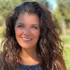 Mindy Dunbar's Instagram, Twitter & Facebook