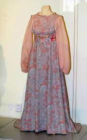 Aschenbrödel ballkleid aschenputtel ausstellung drei haselnüsse für aschenbrödel libuse safrankova schloss moritzburg. Popoluskine Plesove Saty Kostym Z Filmu Tri Orisky Pro Popelku Cinderella Kleider Schone Kleider Kleidung