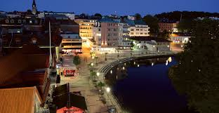 Med ett bra läge intill centrum, kan du och dina kollegor arbeta på ett kontor i markplan! Roster Om Boras Det Finns En Stark Framtidstro I Boras Lokalnytt Se