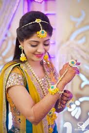 India S Best Wedding Planning Site Online Wedding Planner Floral Jewellery Wedding Flower Jewelry Flower Jewellery For Haldi