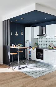 Une Belle Idee Deco Pour Delimiter L Espace On Creer Un Coin Cuisine En Accordant Les Murs Et Le Sol O Idee Deco Cuisine Cuisine Appartement Cuisine Moderne