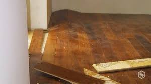 Der laminat boden stellt ohne zweifel einer der beliebtesten böden dar. Hohllagen Unter Parkett Unvermeidbar Oder Handwerkliche Fehlleistung Schonox