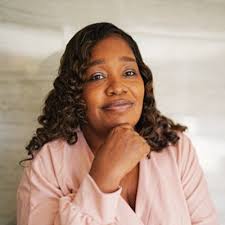 Regina Knox's Instagram, Twitter & Facebook