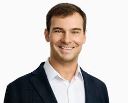 It's always a pleasure seeing clients such as Steven return to update their  headshots after a while! When did you last update yours? . . . . .  #headshot #headshotphotographer #headshotphotography #monctonheadshots #