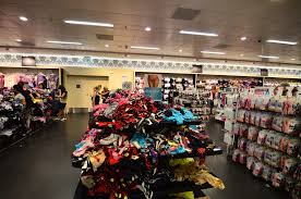 Öffnungszeiten primark in frankfurt, übersicht mit öffnungszeiten und verkaufsoffenen abenden aller filialen primark in frankfurt geschlossen? Primark Frankfurt G String Pile Hafiz Dayang Flickr
