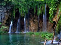 Tetapi akan jadi lebih bagus kembali, bila di seputar rumah kalian ada air terjun. Foto Pemandangan Air Terjun Terindah Di Indonesia A Photo On Flickriver