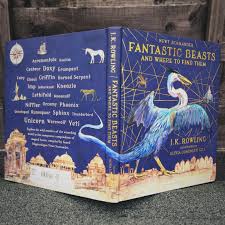 This book is great for hp fans! Fantastic Beasts And Where To Find Them Illustrated Edition Amazon De Rowling J K Gill Olivia Lomenech Fremdsprachige Bucher