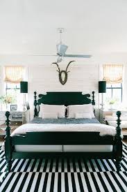 Finde in unserem vielfältigen sortiment ideen für jeden raum. Modern Farmhouse Bedroom With Black Furniture Novocom Top