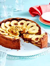Schoko Apfelkuchen Mit Karamellsosse Und Mandeln Rezept Leckere Kuchen Apfelkuchen Und Kuchen