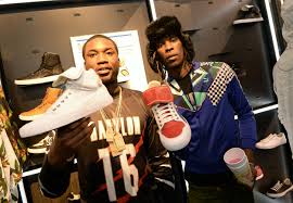 Young thug rarely eats, is constantly armed, has lost millions gambling and only wears women's fact or fiction? What Is Young Thug Saying In The Song Lifestyle Nsfw Video