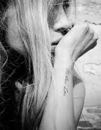 Tatouage Phrase Sur L Avant Bras 30 Jolis Messages A Se Faire Tatouer Elle