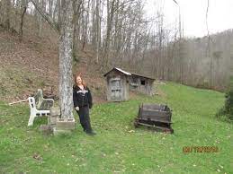 Maybe you would like to learn more about one of these? Back Yard Bild Von Loretta Lynn S Birthplace Butcher Hollow Paintsville Tripadvisor