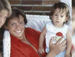 Al parecer sergio sí lleva una buena relación con su otro hermano, alejandro; Sergio Basteri Canta Como Su Hermano Mayor Luis Miguel Video