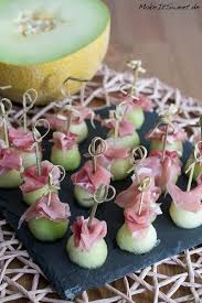 Rezept Fur Ein Schnelles Und Einfaches Fingerfood Mit Honigmelone Und Schinken Happchen Fur Party Buffet Oder In 2020 Gastronomische Hapjes Zomerfeest Hapjes Hapjes