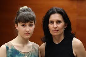 Eliška hanušová je už v požehnaném stádiu těhotenství a prozradila, jak se jí radostná zpráva podařila tak dlouho držet v tajnosti. Studentka Umeleckoprumyslove Skoly V Helenine Predvede Sve Modely V Milane Vysocina