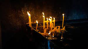 În rânduiala ortodoxă, slujba parastasului se oficiază la trei zile, 40 de zile și un an. Cum Se Pregateste Parastasul De 40 De Zile Si Ce Se Duce La Biserica Si Cimitir Kfetele