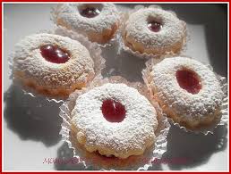 Sables Fondants A La Confiture Desserts Food Humor Jam Cookies