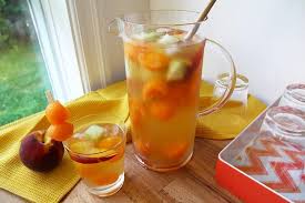 Voici Une Desalterante Recette De Sangria Blanche Pour Le Plus Grand Delice De Vos Papilles Cocktail Perfect Drinks Drinks Nutrition