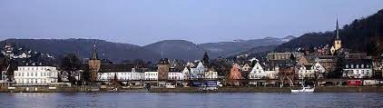 It is situated on the right bank of the river rhine near remagen, approx. Linz Am Rhein Wikipedia