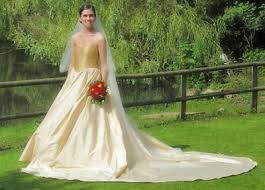 Aug 30, 2018 · if you're having a larger wedding (250 guests or more), you might even want to ask about having three shooters so your photography team can be sure to capture the event from all angles. Artistic Wedding Photography Effects Soft Focus Tutorial