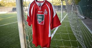 Mit polokragen und gesticktem 1. Der 1 Fc Koln Versteigert Sein Retro Trikot