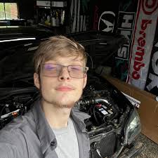 Is this group run by bots? Are there no moderators?