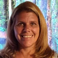 Sarah Knauer's Instagram, Twitter & Facebook