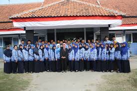 Cerita sedarah | mengintip mama (bagian 2). Smp Negeri 3 Taman Unggul Dalam Prestasi Trampil Dalam Kreasi Santun Dalam Perilaku