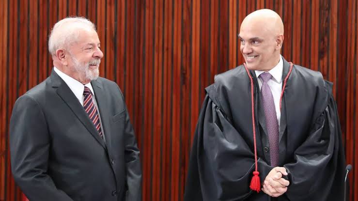 Lula defende Alexandre de Moraes, ataca oposição e diz que pode disputar 2026