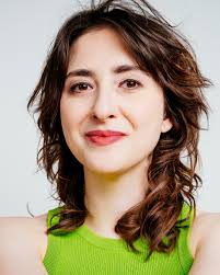 Die beiden Regisseur:innen Kathi Schmidt und Roman Konieczny geben erste  Einblicke in die Inszenierung von LEONCE UND LENA. 🎥 Das ganze Interview  findet ihr bei YouTube oder auf unserer Website. Und wie