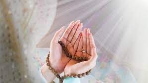 صورة يد تدعي