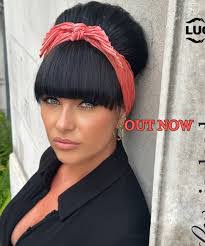 Versie Carter's Instagram, Twitter & Facebook