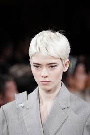 7 Top Beauty Trends From The Fall 2020 Runways Top Beauty Products Beauty Trends Runway Hair