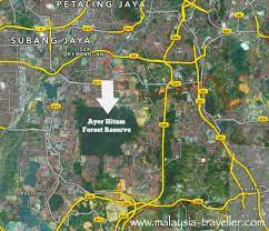 A man instructor , en. Hiking Ayer Hitam Forest Reserve Puchong Hill Selangor Malaysia