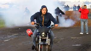 24 heures du mans moto 2015 ruptures et burns dans les campings ! 24 Heures Du Mans Moto 2018 2015 Best Of Camping Bleu Ruptures Et Burns Video Des Motards Youtube