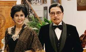 Pengacara hotma sitompul menjalani pemeriksaan di gedung kpk, jakarta, rabu (8/11). Iewwyw Rvn9dwm
