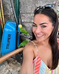 Can you spot the difference in these 2 photo's? Well other than different  animals, look how much brighter and whiter my smile looks in the first  photo! I just got @zoom teeth