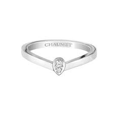 (italiano) la tiara è uno dei motivi preferiti di chaumet, che ne ha fatto una linea di anelli e poi bracciali ispirata alla sua prima cliente importante, ossia joséphine de beauharnais prima moglie di. Bague Chaumet Alliance Femme Bague De Fiancailles Mariage L Express Styles