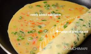And move the egg roll to the right edge of the pan. Korean Egg Roll Gyeran Mari ê³ëë§ì´ 3 Ways Kimchimari
