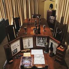 Bolivian Rosewood Dm Screen By Wyrmwood Artisans In Massachusetts Beautifully Crafted And Well Worth The Wait Gl Dnd Table Dungeon Master Screen Dungeon Room