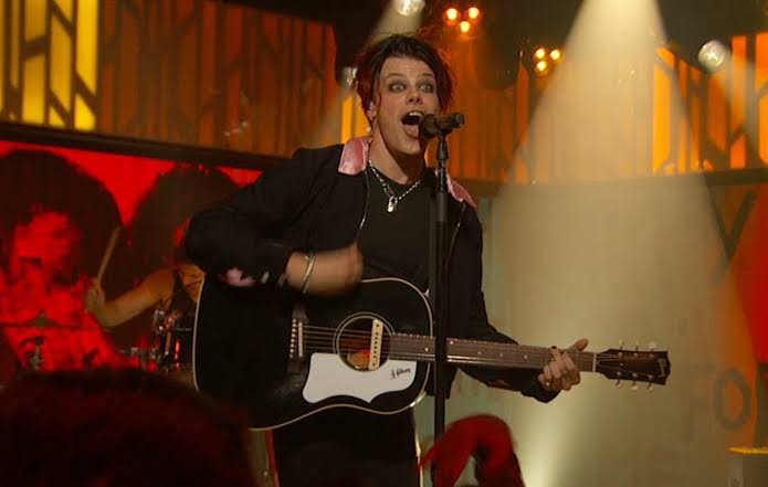 Watch Yungblud roar through 'Tissues' on 'Kimmel'