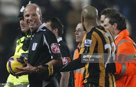 Referee Steve Bennett laughs with Hull City's Jamaican forward Marlon...  News Photo