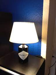 Die folgende anleitung gibt schritt für schritt tipps zur montage. Hendricks Gin Lampe Diy Selbstgebastelt Leere Gin Lampe Dremel Und Gaaaanz Gelduldig Ein Loch Hinten Reinfrasen Yo Lampe Beleuchtungsideen Lampenschirm